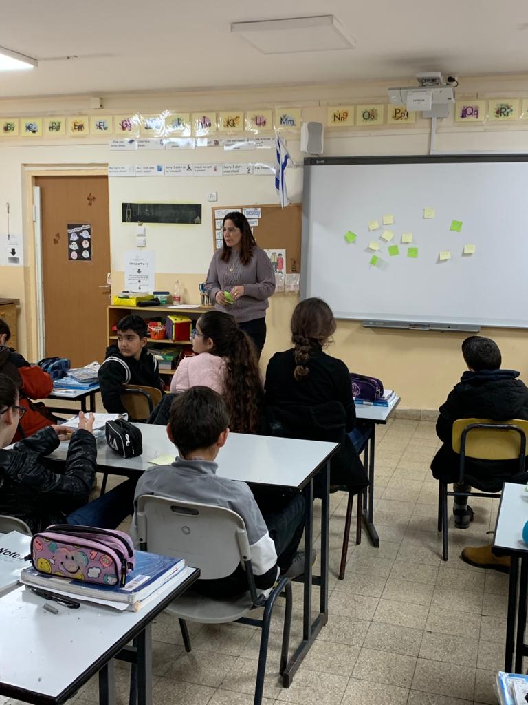 הרצאה על ידי ענבל נדלר מנהלת הרשות למאבק באלימות סמים ואלכוהול על שימוש נכון באינטרנט