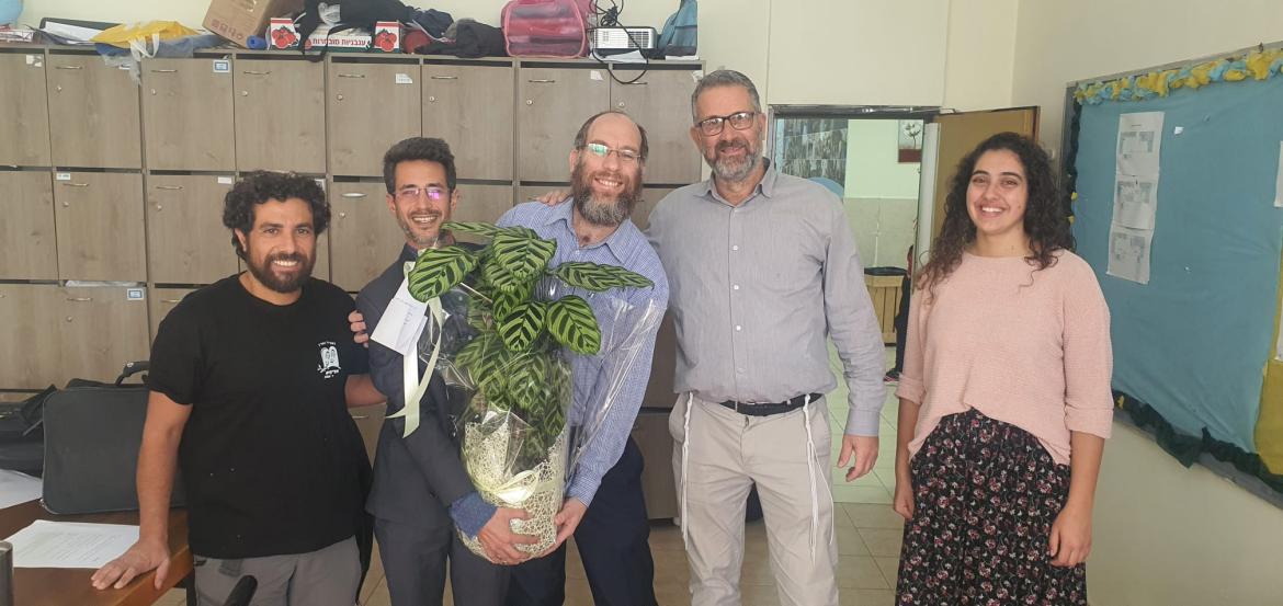 שלחנו עציץ עם ברכה לצוות החינוכי ולתלמידים של ישיבתית אורט המתמיד אחרי הבשורה על זכייתם בפרס החינוך המחוזי