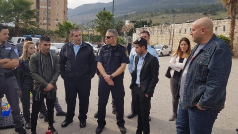 2ראש העיר בתחנת המשטרה.jpg