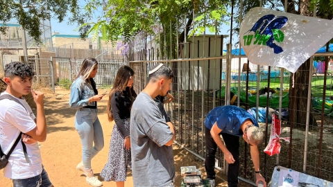 באנו לנחם ויצאנו מחוזקים 4.jpg