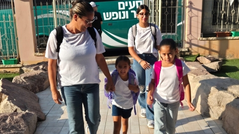 התרגשות גדולה בפתיחת שנת הלימודים לילדי קש השוהים באילת (13).jfif