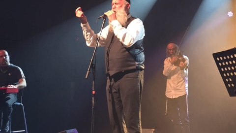 מאות תושבים הגיעו להופעה של שולי רנד כחלק מאירוע הוקרה מרגש לבני הגיל השלישי.jpg