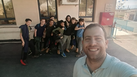 תלמידי ישיבת אורט המתמיד הגיעו לשמח וללמוד עם תלמידי רמבם ועוזיאל לקראת החג.jpg