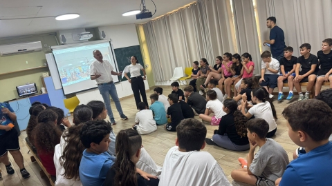 קיימנו שבוע ספר חגיגי בבית החינוך מצודות, עם תערוכת “סיפור חוזר”