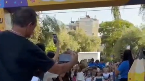  פגשנו את ילדי קריית שמונה שעולים לכיתה א׳ להפנינג חגיגי שבו נחשפו למרכז המצוינות